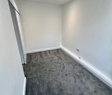 Newly refurbish 1 Bed Flat - Photo 4