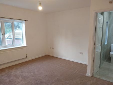 5 Bed Detached House, Stoneyholme Avenue, M8 - Photo 3