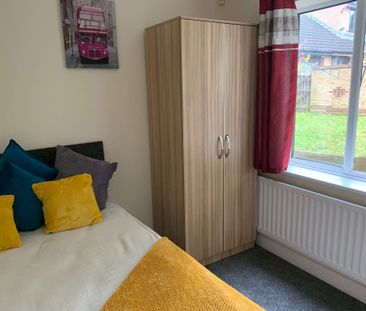 Ulyett Place Room 6 - Photo 3