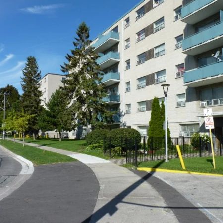 Sandalwood Manor - Photo 4