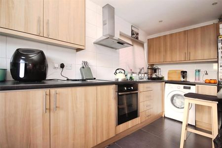 Drummond Road, Guildford, Surrey, GU1 4NX - Photo 4