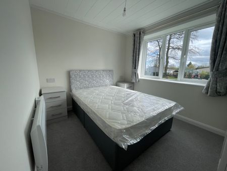 2 bed park home to rent in Woodside Home Park, Luton, LU1 - Photo 4