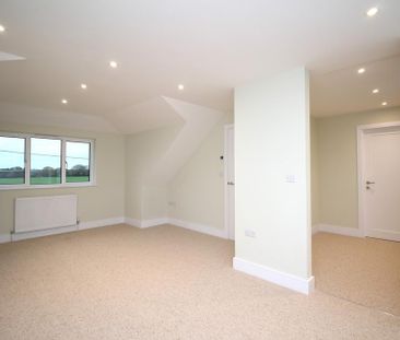 4 bedroom semi-detached house to rent - Photo 5