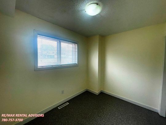 #3 11839 45 Street Northwest - Photo 1