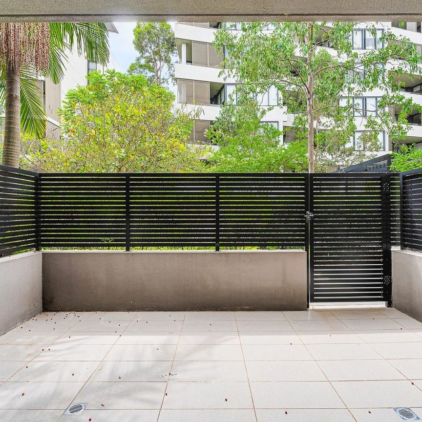 Ground Floor Apartment with Courtyard in the Heart of Majors Bay - Photo 1