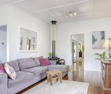 Elegant Queenslander Retreat at 31 Topaz Street - Photo 5