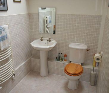 4 bedroom semi-detached house to rent - Photo 6