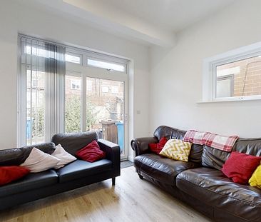 Modern 6-Bedroom Property Just Off Ecclesall Road â€“ Ideal for Stu... - Photo 2