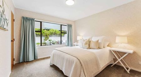 Coastal Living at Its Best – Stand-Alone, Low-Maintenance Gem in Mairangi Bay - Photo 5