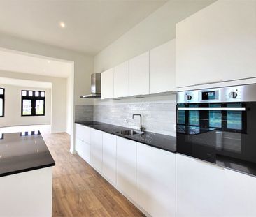 Volledig gerenoveerd appartement met 2 slaapkamers in het hart van ... - Photo 4