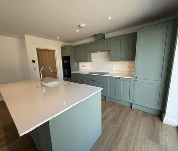 4 bedroom detached house to rent - Photo 4