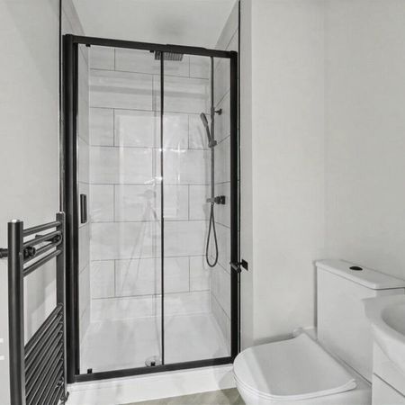 1 bedroom in a house share to rent - Photo 3