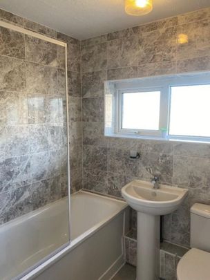 2 bedroom end of terrace house to rent - Photo 1