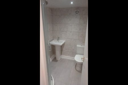 1 Bed Flat, Seaford Road, M6 - Photo 5