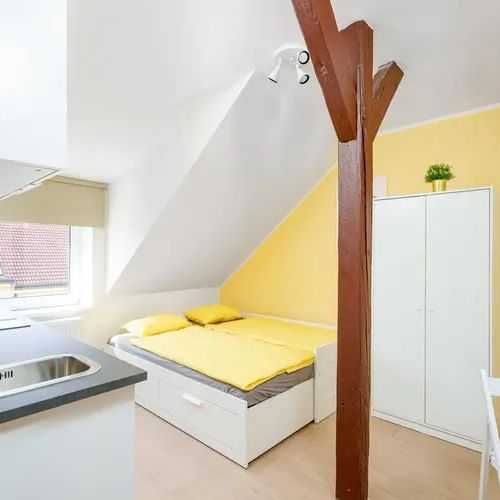 Zařízený podkrovní studio k pronájmu Praha 4 u metra Kačerov - Photo 1