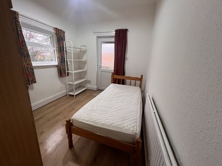 Walsgrave Road, Stoke, Coventry - - Photo 4