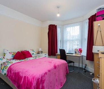 5 bedroom semi-detached house to rent - Photo 2