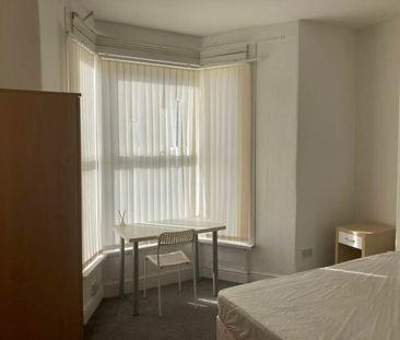 Large front Double Room. Victoria Terrace, Brynmill. - Photo 2