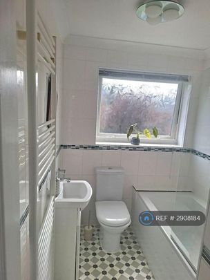 3 bedroom end of terrace house to rent - Photo 1