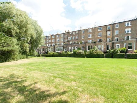 A beautifully presented first floor apartment within a well-kept period conversion moments from BBC Maida Vale studios and Paddington Recreational Ground. - Photo 3