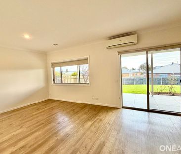 Luxury Family Living in Desirable Location - Photo 2
