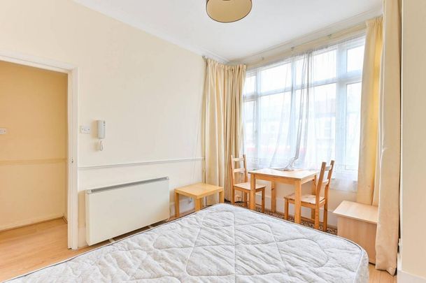 Studio to rent - Photo 1