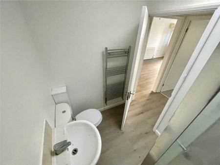1 bedroom apartment to rent Valencia Road, Worthing, BN11 - Photo 3
