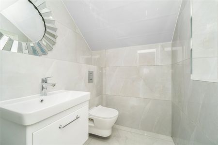 2 bedroom FlatApartment to rent in The Mall, London - Photo 5