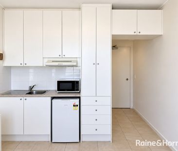 Affordable Studio Living in Convenient Kingsford - Photo 2
