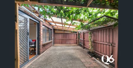 Cozy Rental Unit in the Heart of Sunshine - Your Perfect Home Awaits! - Photo 3