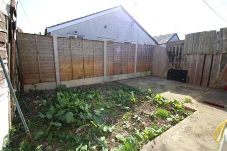 1 bedroom bungalow to rent - Photo 2