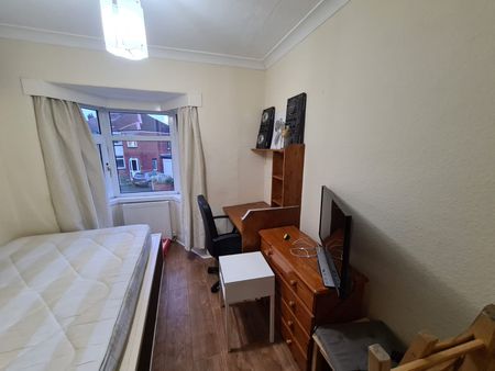 4 Bed - 52 Eden Drive, Burley, Leeds - LS4 2TN - Student - Photo 2