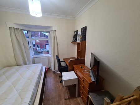 4 Bed - 52 Eden Drive, Burley, Leeds - LS4 2TN - Student - Photo 5