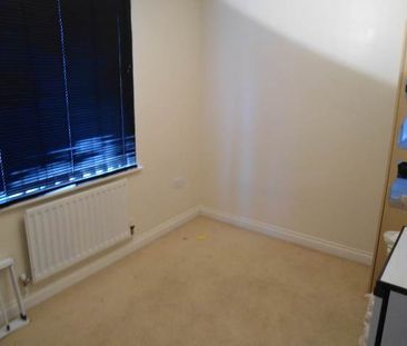 5 bed house to rent in Hatcher Crescent, Colchester - Photo 2