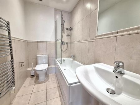 4 bedroom detached house to rent - Photo 3