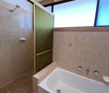 SPACIOUS THREE BEDROOM HOME - Photo 6