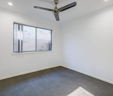 Lovely Family Home - Close to Schools - Photo 6