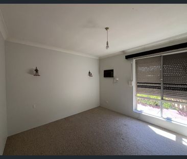 Spacious Family Home - Photo 6