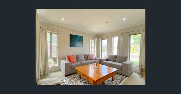 Modern 4 Bedroom Family Home - Walk to Schools, Shops & More! - Photo 1