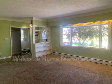 $2,095 / 3 br / 1 ba / Bright 3-Bedroom Upper Unit in St. Catharines - Photo 4