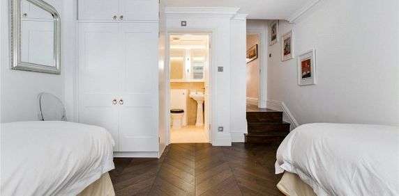 2 bedroom flat in South Kensington - Photo 2