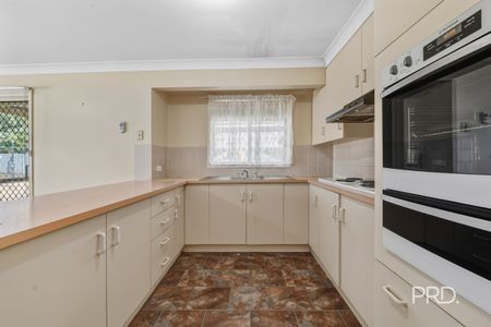 38 Balleroo Cres, GLENFIELD PARK NSW 2650 - Photo 5