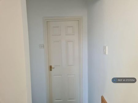 2 bedroom end of terrace house to rent - Photo 3