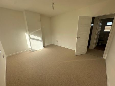2 bedroom semi-detached bungalow to rent - Photo 4