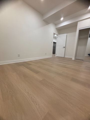 For Lease - 115B Bond Crescent, Richmond Hill, Ontario - Photo 2