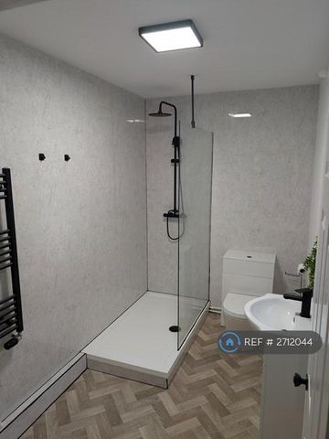 3 bedroom terraced house to rent - Photo 5