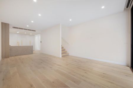 Stunning designer townhouse! - Photo 2