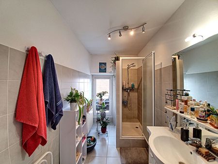 Noves : Appartement grand T2 au 2ème étage, - Photo 2