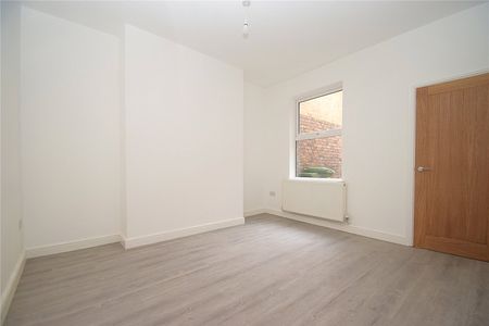 4 bed terraced house to rent in Barwick Street, Scarborough, YO12 - Photo 3