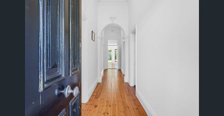 Charming Character Home in a Prime Parkside Location - Photo 3